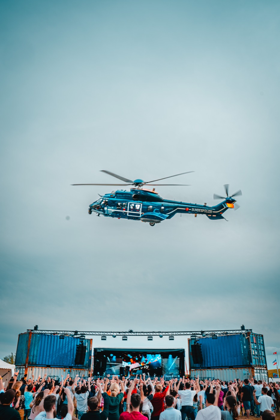 Helikopter über der Mainstage